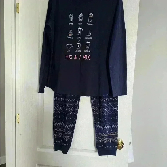 NWOT Reutmans gifable pyjamas. Fits snug. Better for  a medium size - Picture 2 of 6